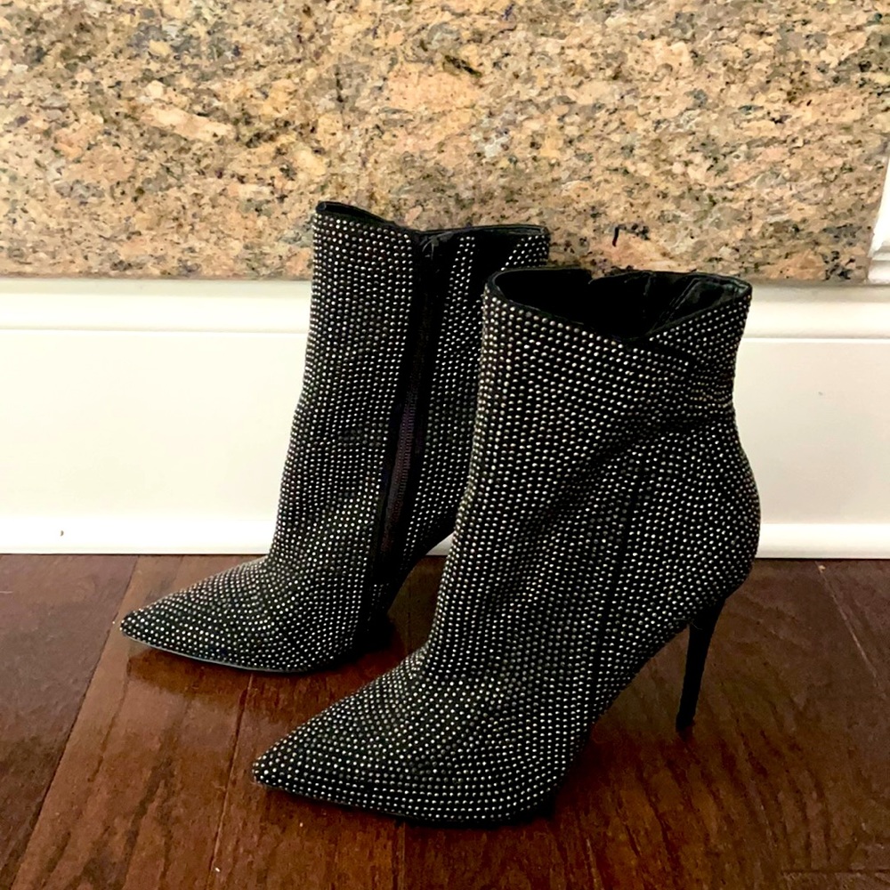 Stiletto heeled-ankle boots
